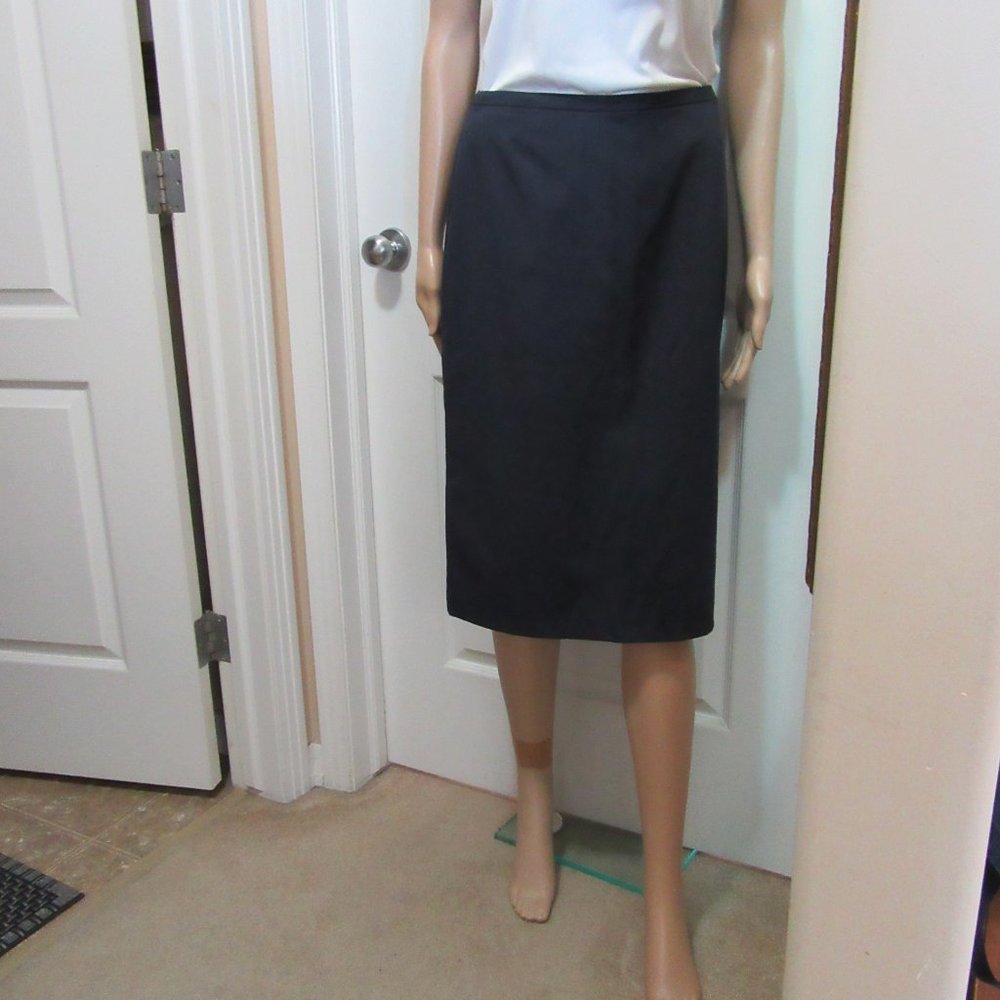 Ladies Navy Skirt USA Size 6 Inwear New